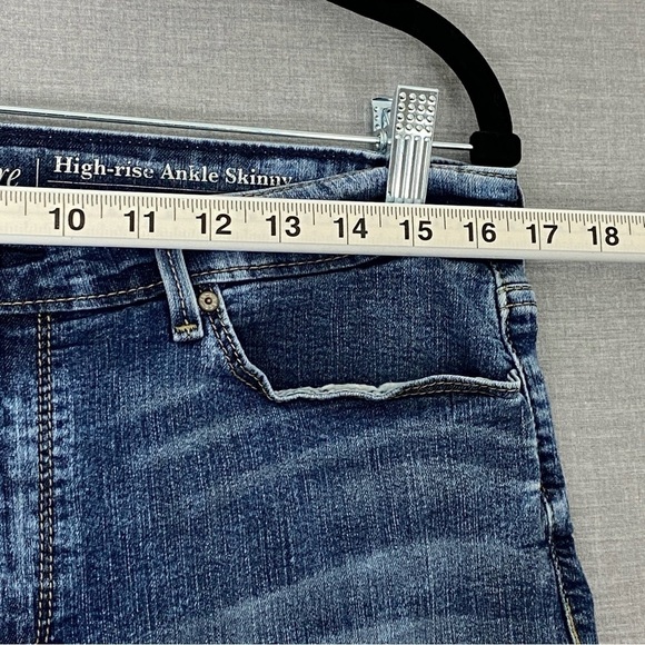 Levis Signature High Rise Ankle Skinny Jeans Womens 18 W34 Raw Hem Factory Fade - Picture 9 of 12